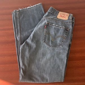 Black vintage men’s 559 Levi’s mom jeans